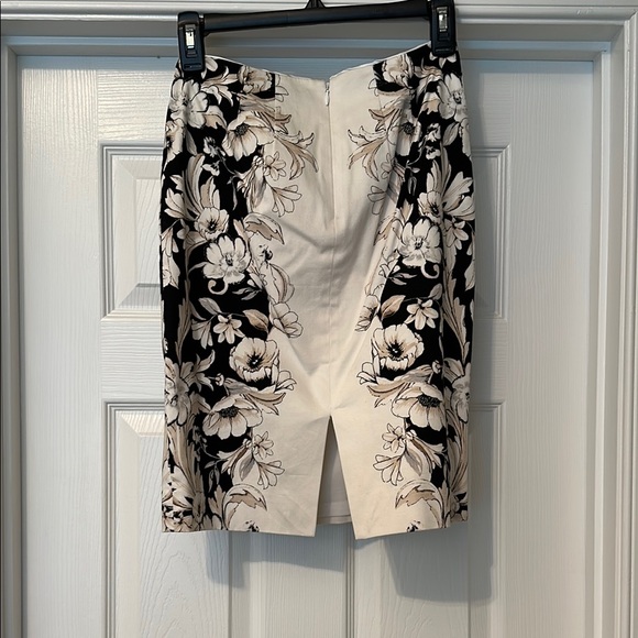 White House Black Market Black and White Knee-Length Pencil Skirt - Picture 3 of 5